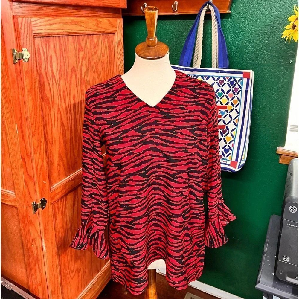 NWOT Red & Black Animal Print 3?4 Ruffled Sleeves, HI/Low Hem #003